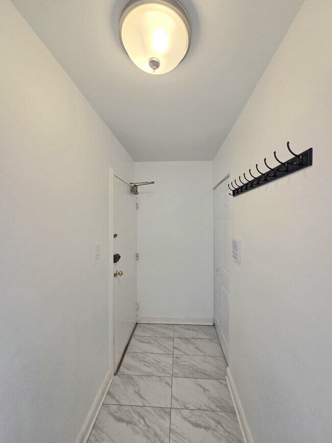 Building Photo - 1935 Wilson Ln