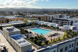 Building Photo - Station Park Green