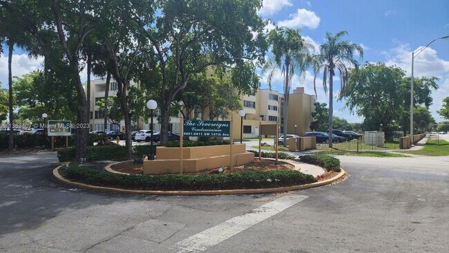 Foto del edificio - 6841 SW 147th Ave