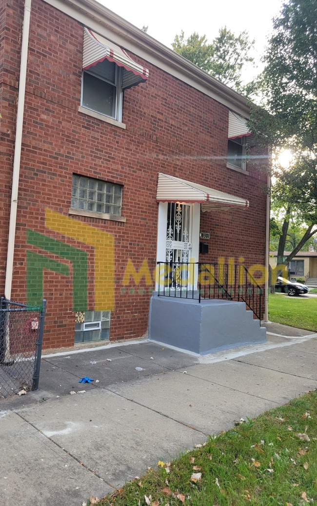 Building Photo - Stunning remodeled  3 bed/ 2 bath townhous...