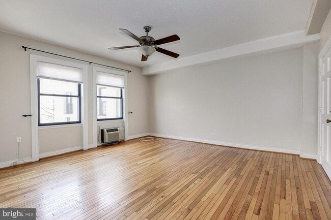 Building Photo - Spacious 1-Bedroom Apartment in the Heart ...
