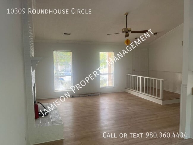 Building Photo - 10309 Roundhouse Cir