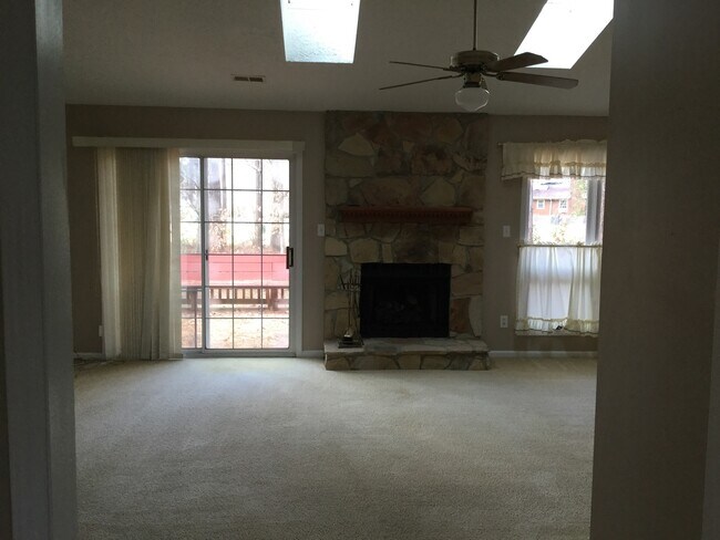 Building Photo - Carolina Pines Home in a Cul-de-Sac