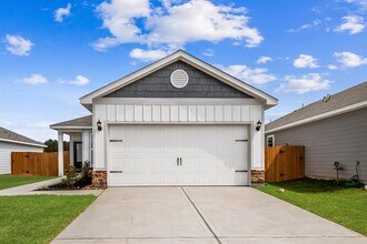 Building Photo - 16434 Blossom Grv Dr