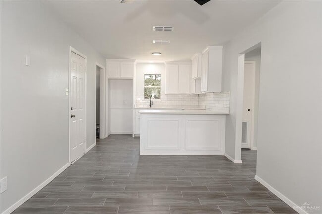 Building Photo - 2420 Quince Ave