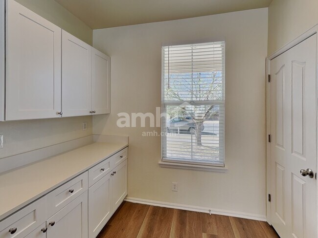 Foto del edificio - 5568 Joplin St