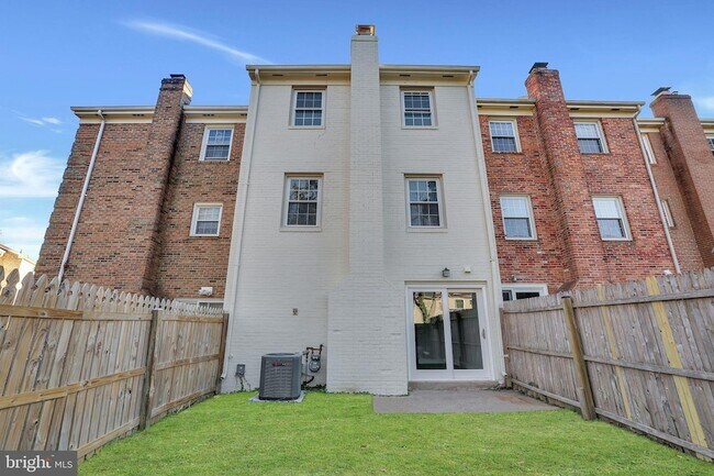 Building Photo - 4307 Greenberry Ln