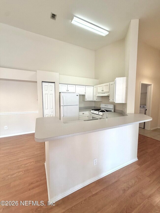 Foto del edificio - 13810 Sutton Park Dr N