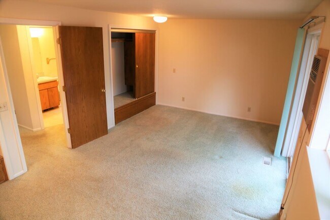 Building Photo - 1821High