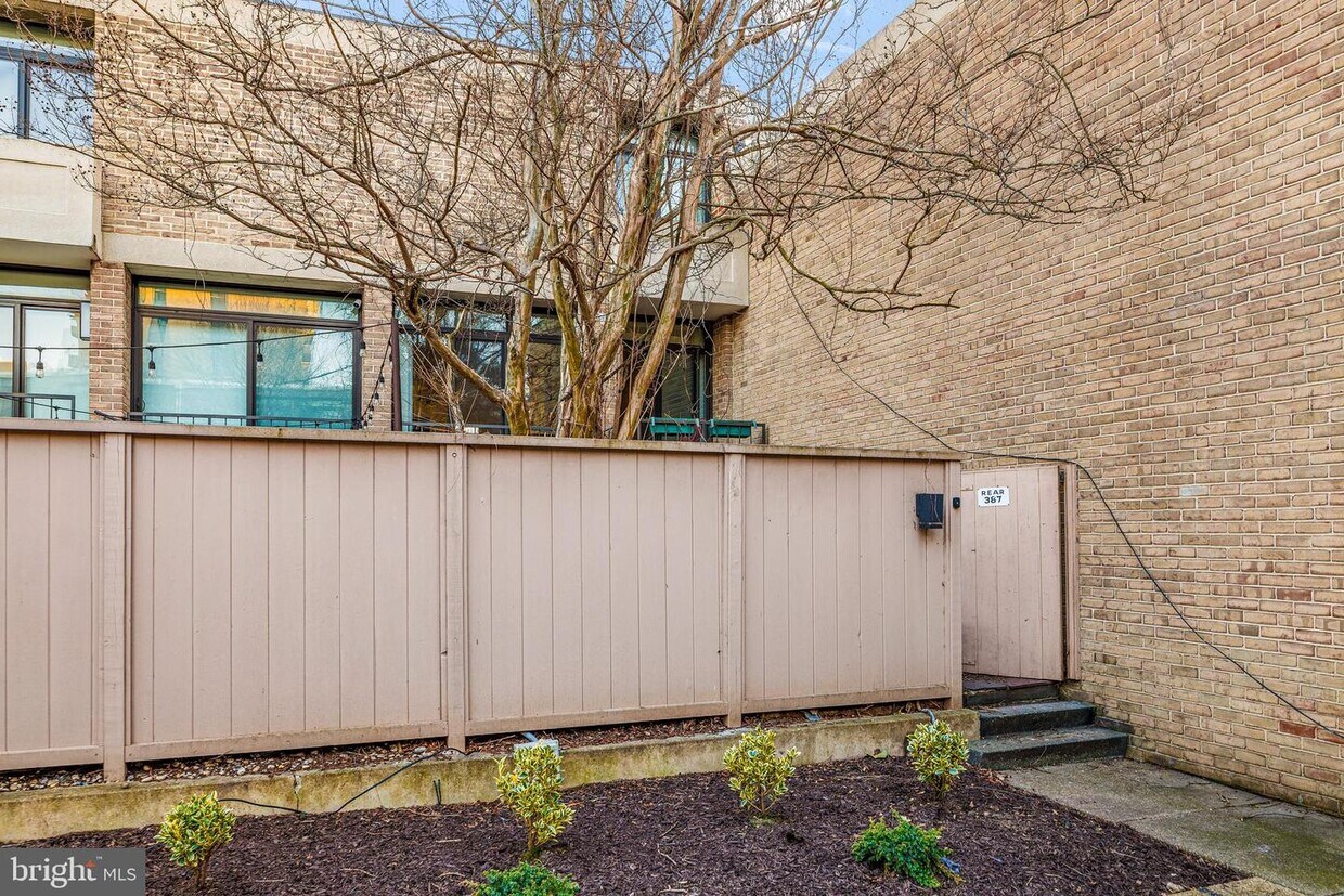 Foto principal - 387 N St SW