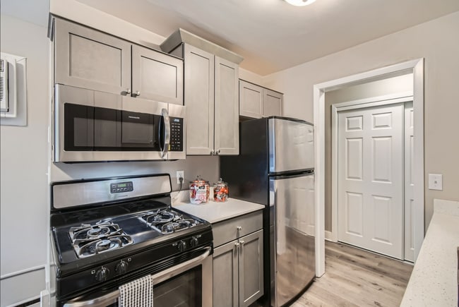 Interior Photo - Riverwood 6425