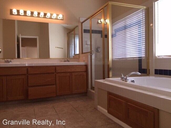 Building Photo - 3 br, 3 bath House - 2941 E. Pryor Dr