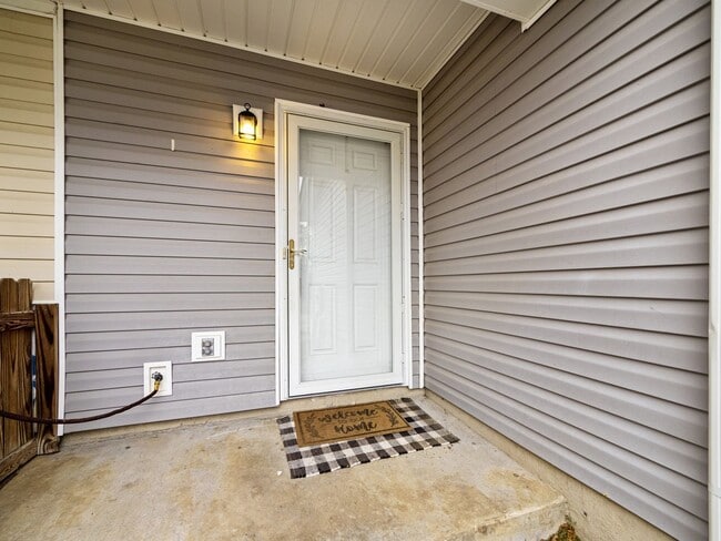 Building Photo - Welcome to Branchwood Townhouse!
