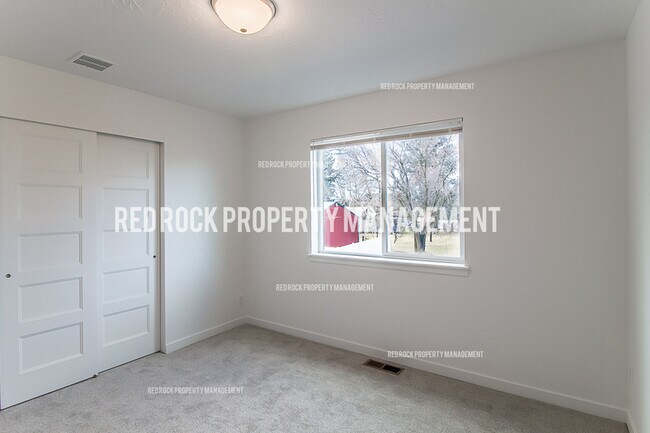 Foto del edificio - 1118 N Davis Ln