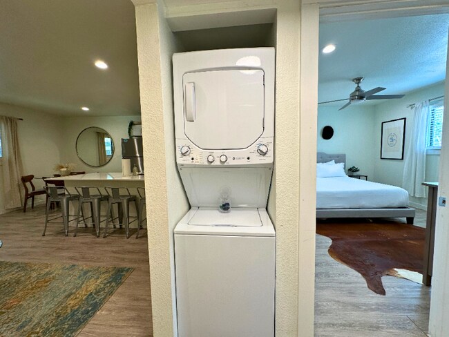 Foto del edificio - 5221 Bonita Ave