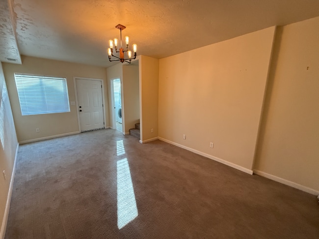 Building Photo - 578 Lind Ave