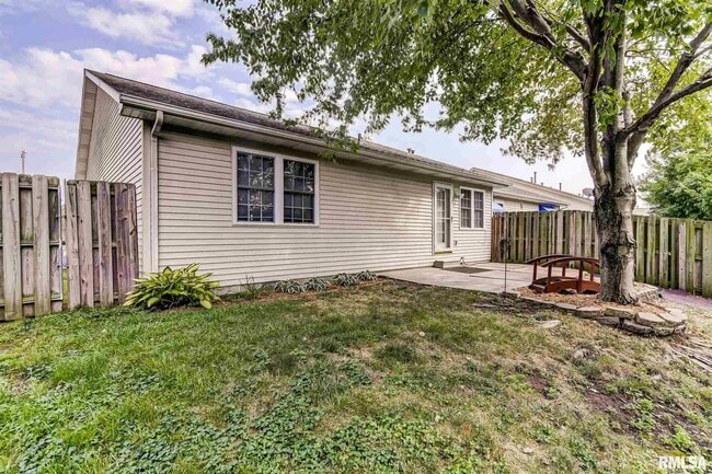 Building Photo - 3209 Sequoia Dr