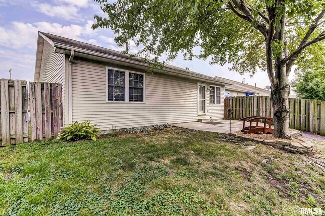 Foto del edificio - 3209 Sequoia Dr