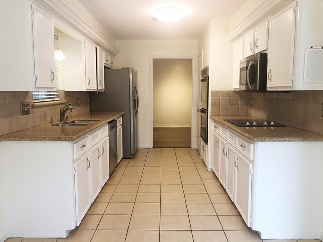 Building Photo - 15310 Glenwood Park Dr