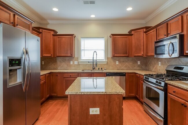 Building Photo - Beautiful Brick 4 Bedroom Home!