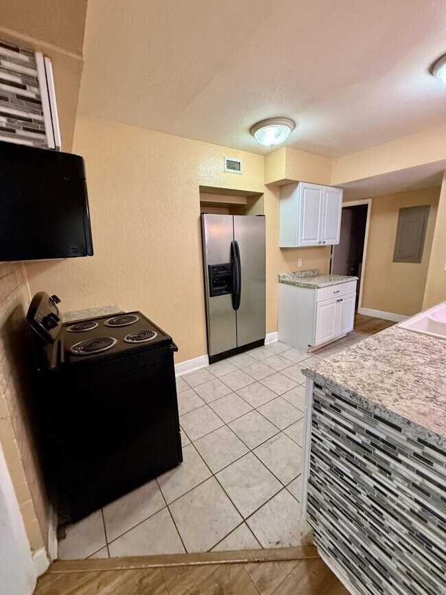 Foto del edificio - 4 bedroom in Jacksonville FL 32210