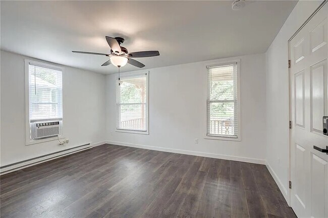 Living Room - 207 E Cedar St