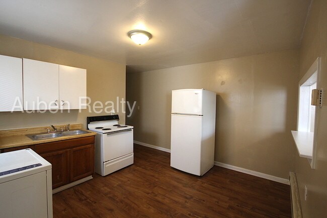 Foto del edificio - 2BR/1BA Duplex - Vouchers Accepted!