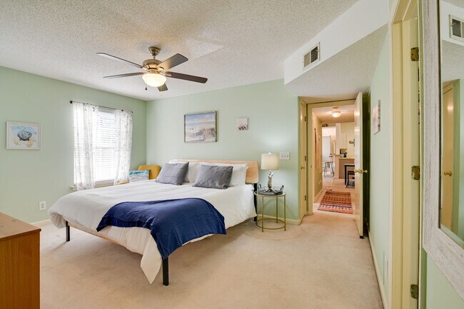 Foto del edificio - 140 Spanish Oak Dr