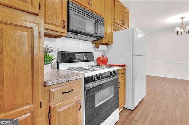 Building Photo - 248 Parkwood Dr