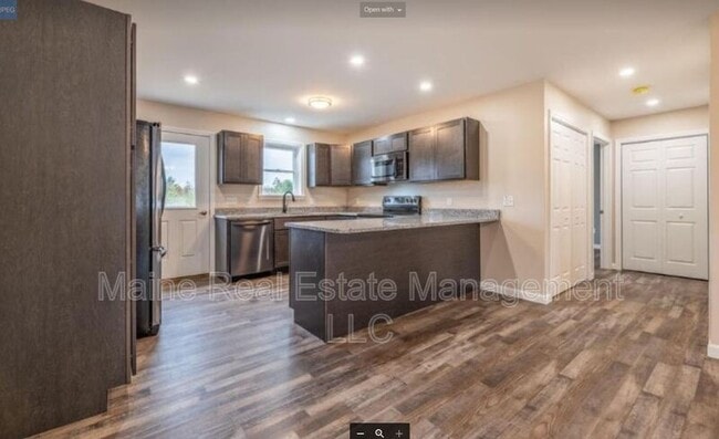 Building Photo - 221 Mountain Rd