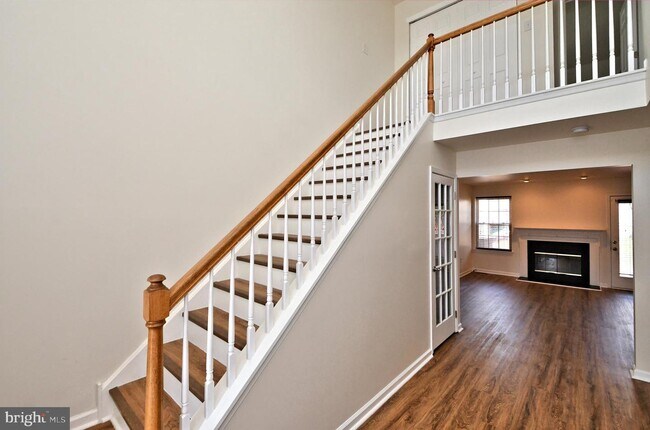 Building Photo - 1275 Stonegate Cir