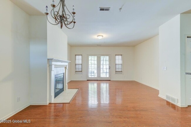 Foto del edificio - 55 Renaissance Ln