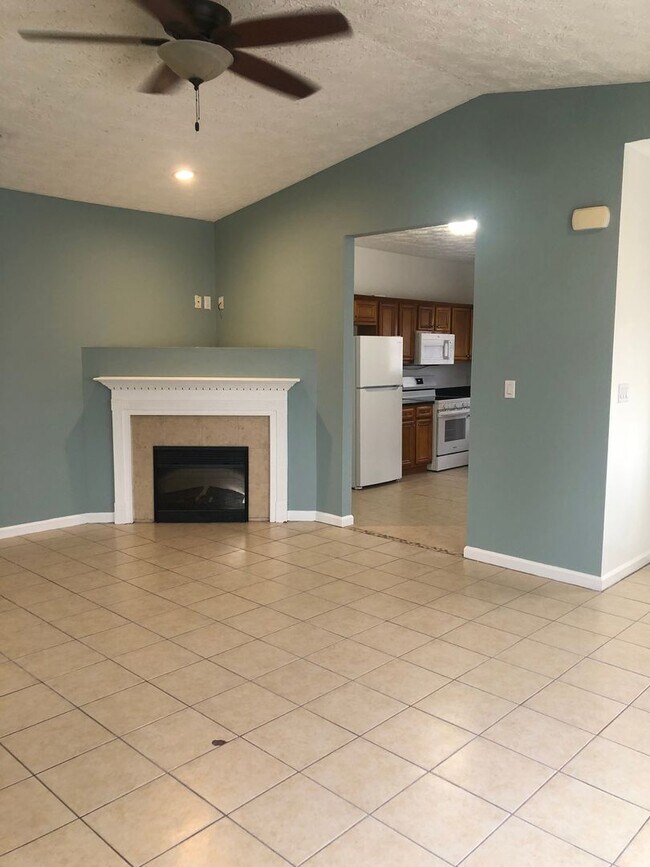 Building Photo - Gorgeous 3-Bedroom/ 2-Bath Home