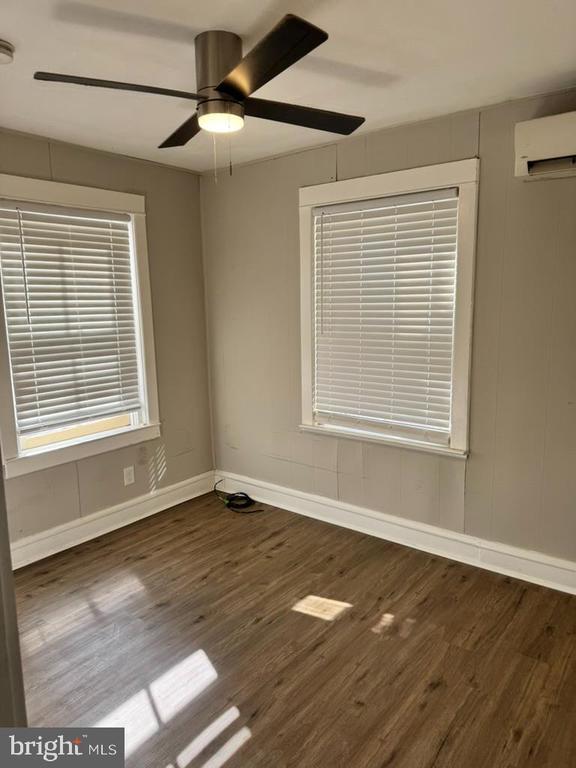 Building Photo - 202 S Main St