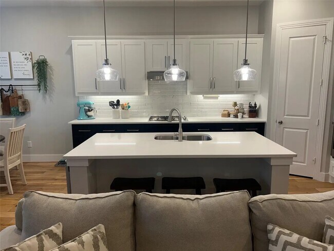 Foto del edificio - 4207 Parrot Ln