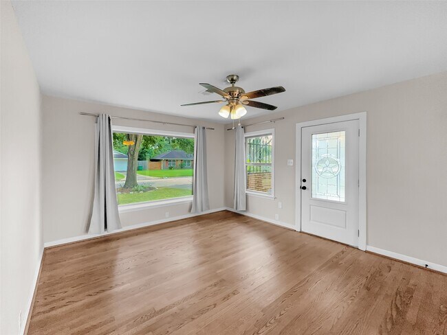 Building Photo - 2202 Stonecrest Dr