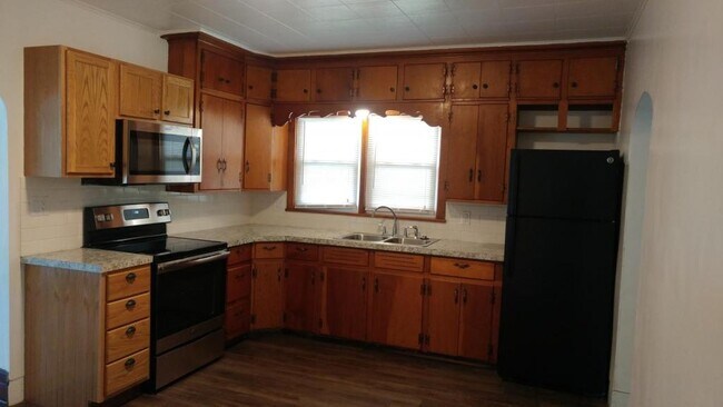 Foto del edificio - 408 N Main St