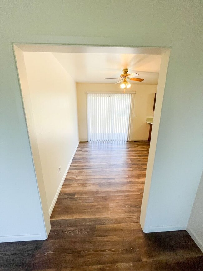 Building Photo - 3 Bedroom, 2 Bath
