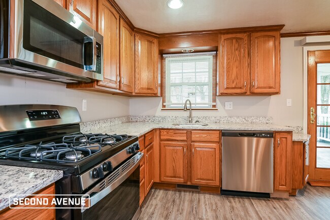 Building Photo - 16 Cree Dr