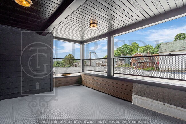 Foto del edificio - Apt 4 Avail July 18th!  Unique 2 BR, 2 BATH Apt in the HEART of Mt Washington!  3 Off Street Park...