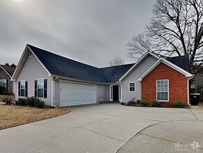 Building Photo - 325 Plantation Blvd