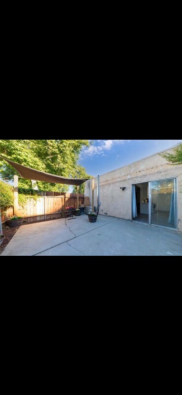 Building Photo - 12195 Carnation Ln