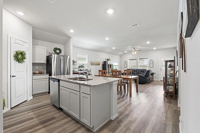 Building Photo - 405 Perry Pl