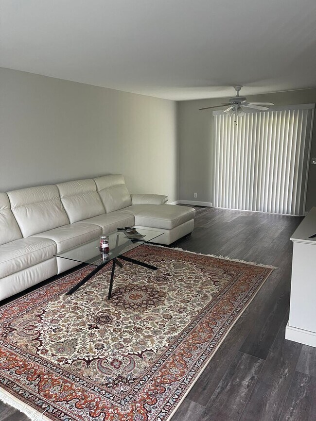 Building Photo - Newly Renovated Home in Bellevue
