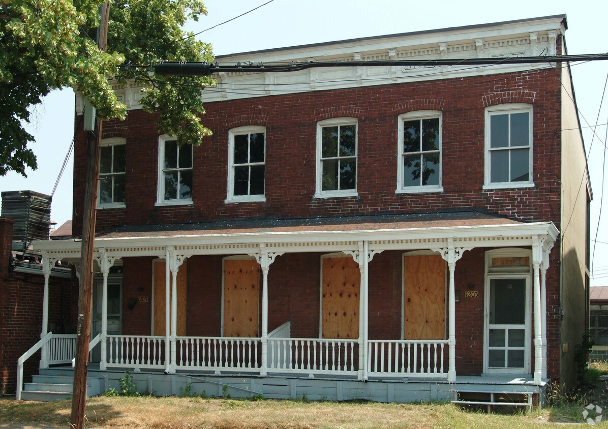 Building Photo - 1203-1205 N 28th St
