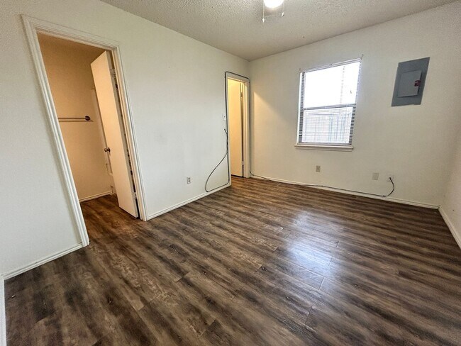 Foto del edificio - 4618 Erskine St