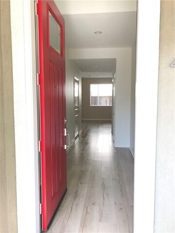 Building Photo - 425 Colony Dr