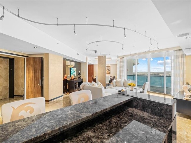 Building Photo - 333 Las Olas Way