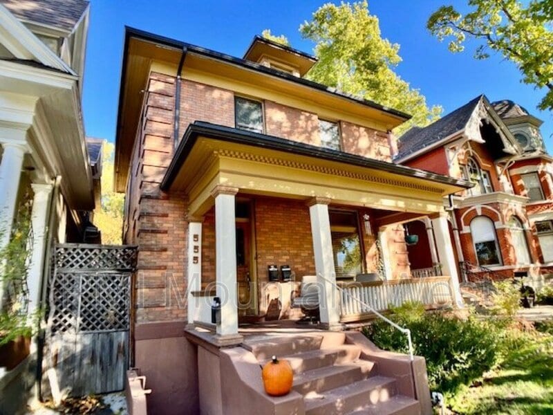 Primary Photo - 555 E 3rd Ave