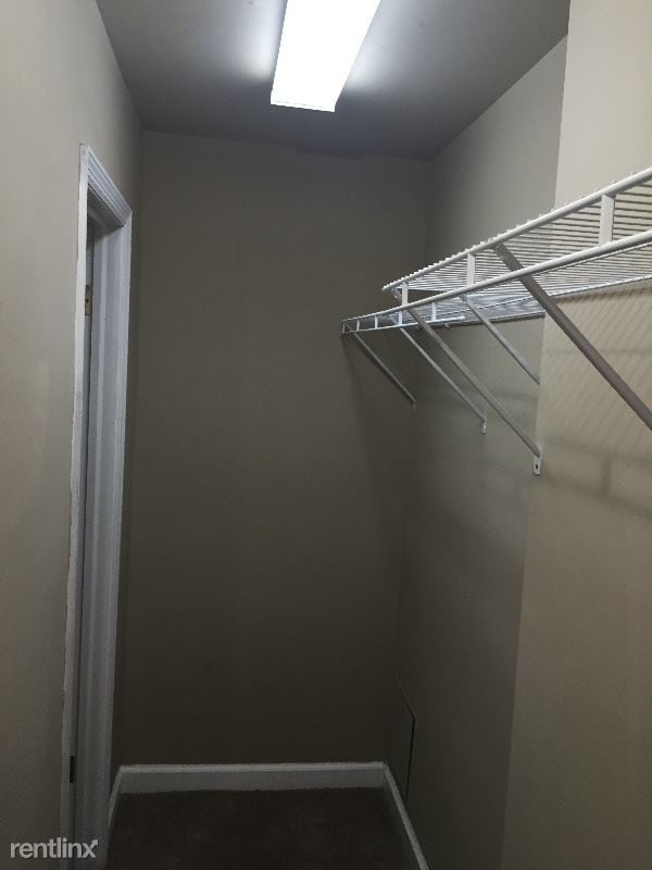 Building Photo - 131 Towne Square Dr